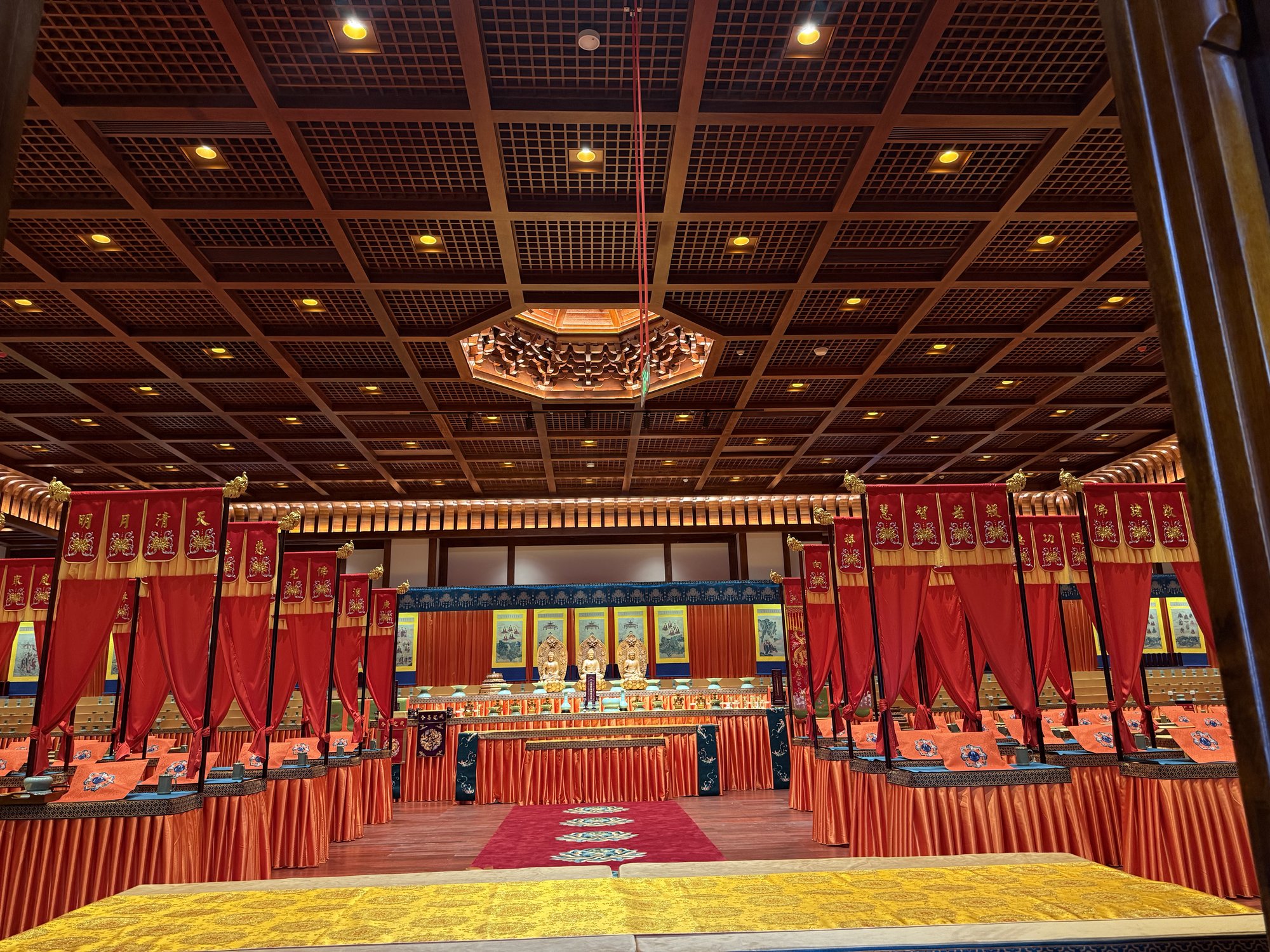 殿堂帷幔全景